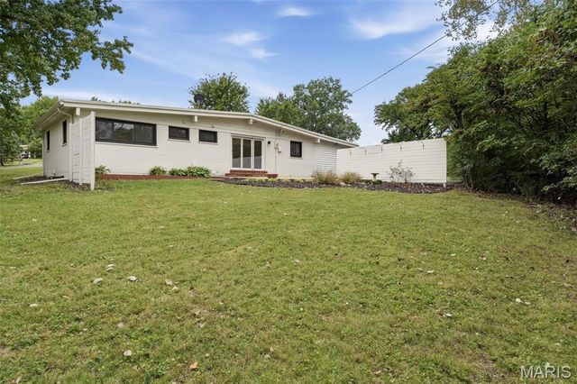 8435 Louwen Drive, Clayton, MO 63124