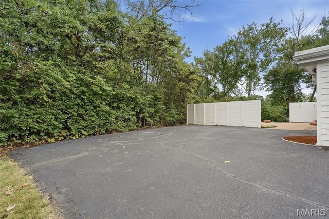 8435 Louwen Drive, Clayton, MO 63124