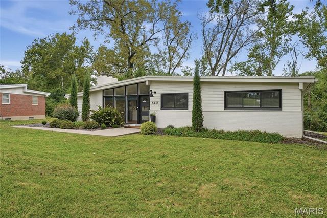 8435 Louwen Drive, Clayton, MO 63124