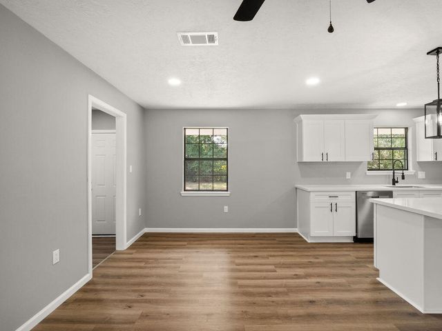 904 Cook Dr, Deridder, LA 70634