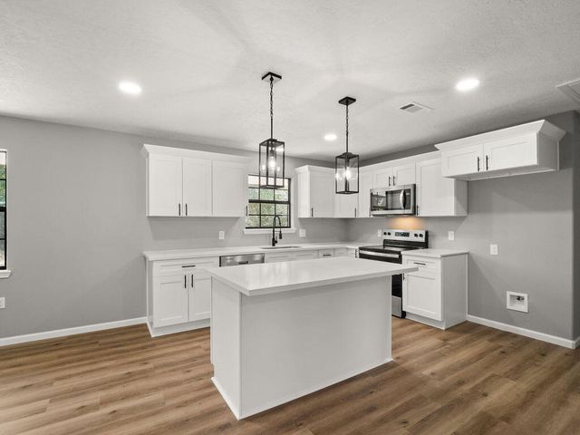 904 Cook Dr, Deridder, LA 70634