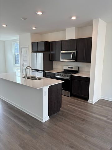 369 Summit Circle, Lombard, IL 60148