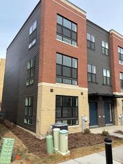 369 Summit Circle, Lombard, IL 60148