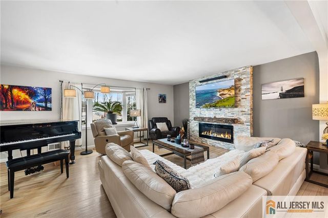 15 New Dover Avenue, Colonia, NJ 07067