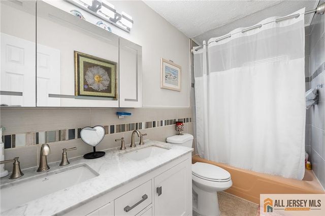 15 New Dover Avenue, Colonia, NJ 07067