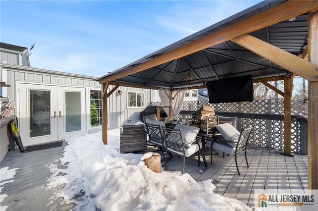 15 New Dover Avenue, Colonia, NJ 07067