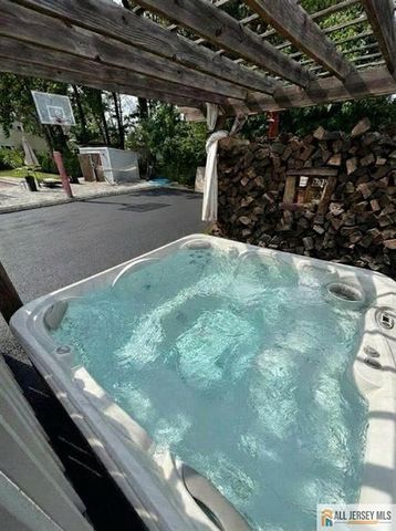 15 New Dover Avenue, Colonia, NJ 07067