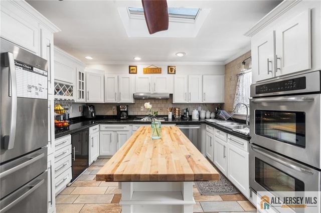 15 New Dover Avenue, Colonia, NJ 07067