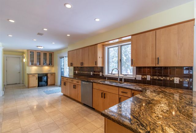 322 Farmer Drive, St. Johnsbury, VT 05819