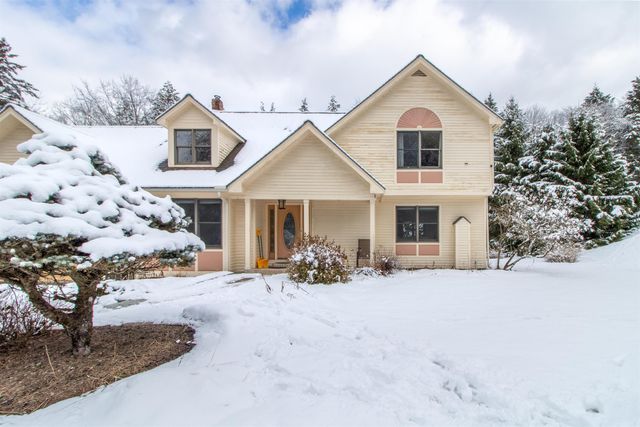 322 Farmer Drive, St. Johnsbury, VT 05819