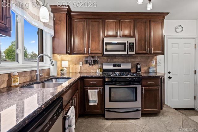 40769 Flagstaff Drive, Sterling Heights, MI 48313