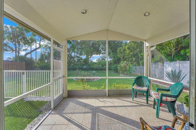 1883 Oak Berry Circle, Wellington, FL 33414