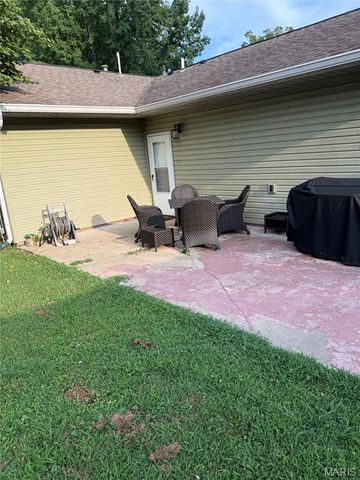 705 E Washington Avenue, Greenville, IL 62246
