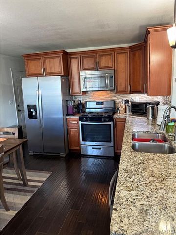 705 E Washington Avenue, Greenville, IL 62246
