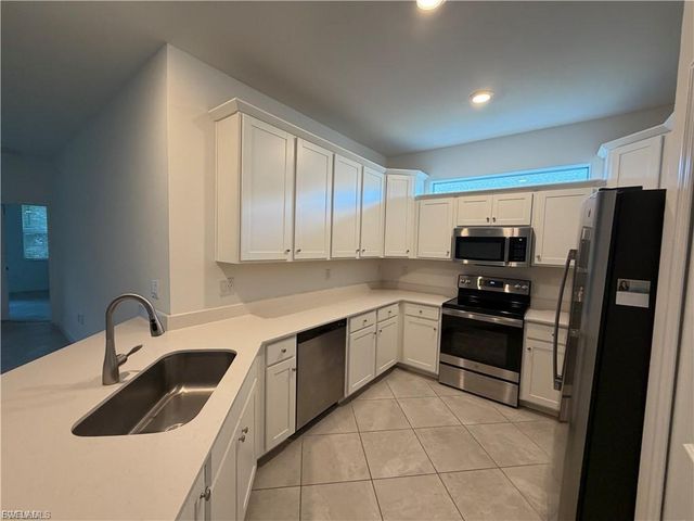 9077 Leatherwood LOOP, Lehigh Acres, FL 33936