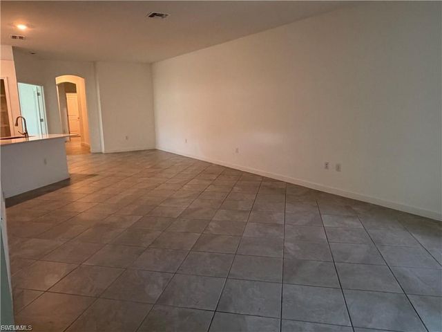 9077 Leatherwood LOOP, Lehigh Acres, FL 33936