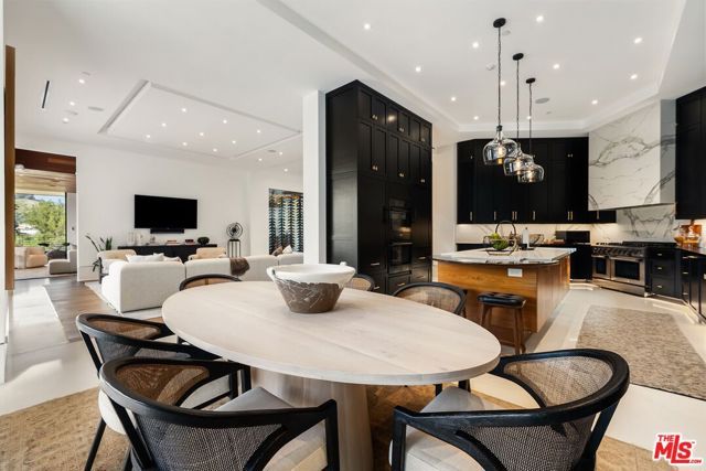 17335 Tramonto Drive, Pacific Palisades (los Angeles), CA 90272