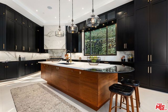 17335 Tramonto Drive, Pacific Palisades (los Angeles), CA 90272