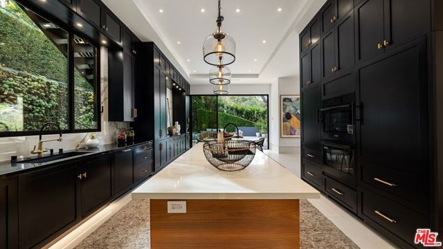 17335 Tramonto Drive, Pacific Palisades (los Angeles), CA 90272