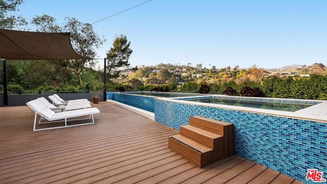 17335 Tramonto Drive, Pacific Palisades (los Angeles), CA 90272