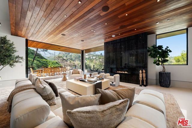 17335 Tramonto Drive, Pacific Palisades (los Angeles), CA 90272