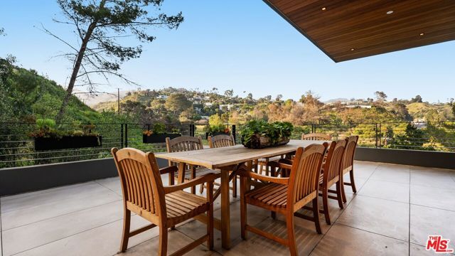 17335 Tramonto Drive, Pacific Palisades (los Angeles), CA 90272