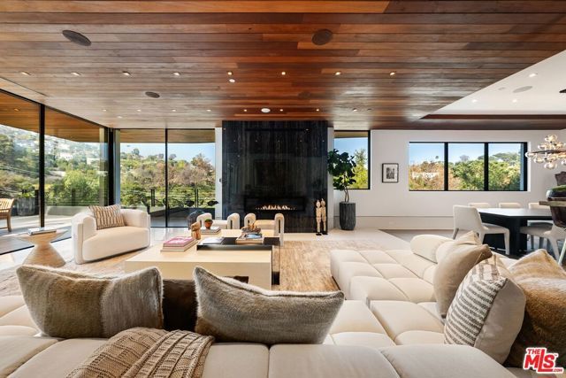 17335 Tramonto Drive, Pacific Palisades (los Angeles), CA 90272