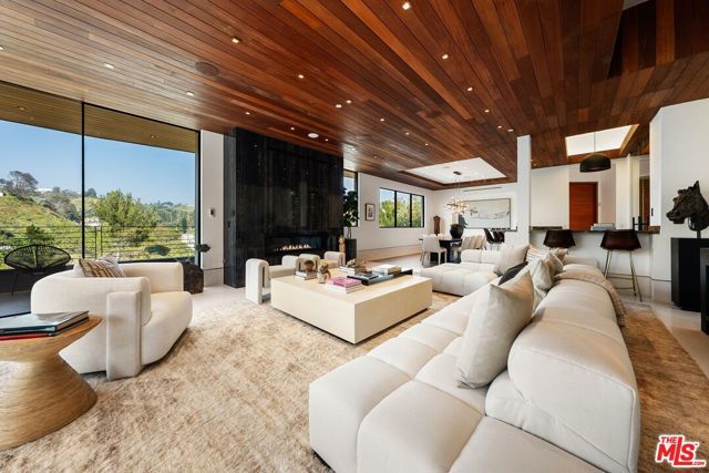 17335 Tramonto Drive, Pacific Palisades (los Angeles), CA 90272