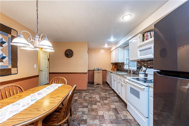 3028 Ben Venue Dr, Unity Twp, PA 15601