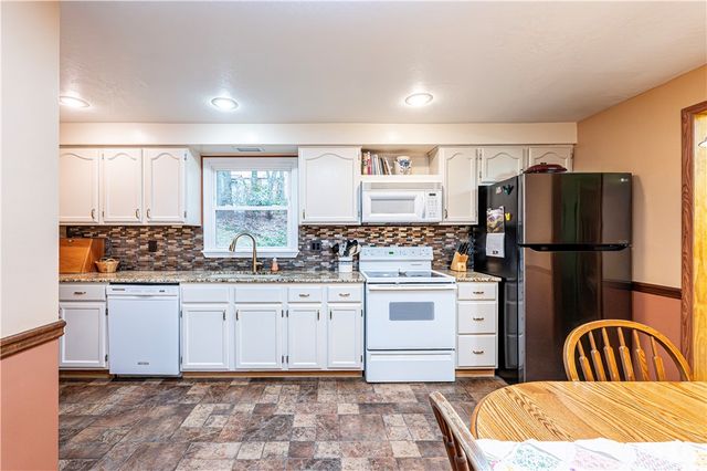 3028 Ben Venue Dr, Unity Twp, PA 15601