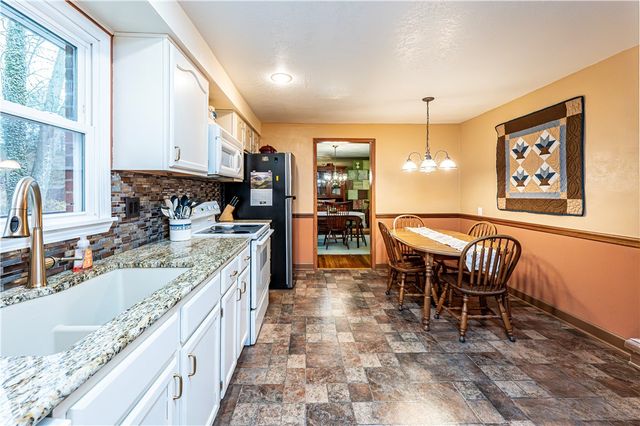 3028 Ben Venue Dr, Unity Twp, PA 15601