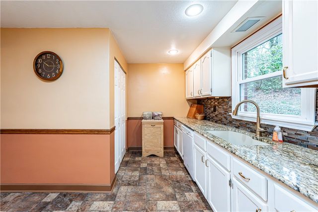 3028 Ben Venue Dr, Unity Twp, PA 15601