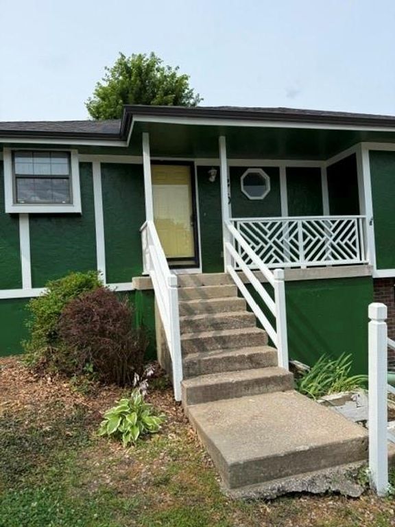 1210 NE RICHARDSON Place, Lee's Summit, MO 64086