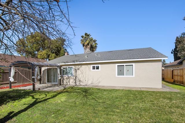 1370 Old West Dr, Sacramento, CA 95834