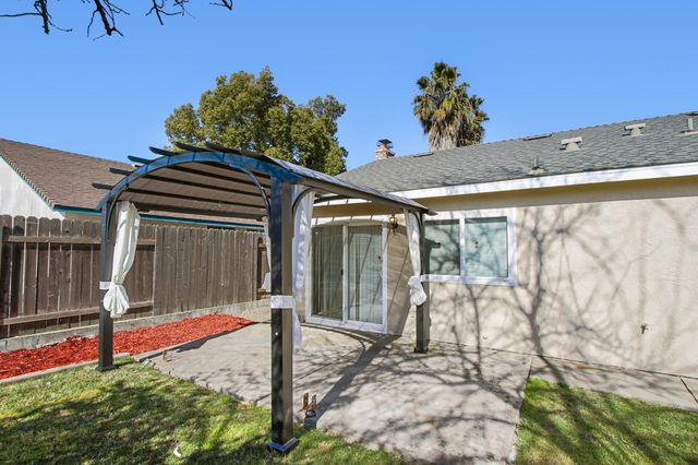 1370 Old West Dr, Sacramento, CA 95834