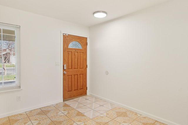 1370 Old West Dr, Sacramento, CA 95834