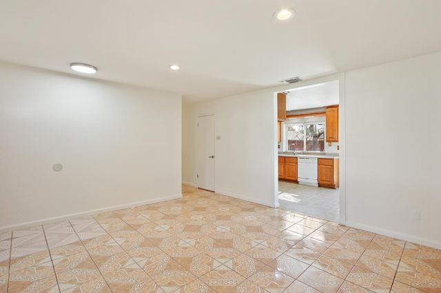 1370 Old West Dr, Sacramento, CA 95834