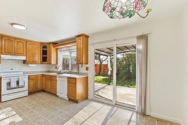 1370 Old West Dr, Sacramento, CA 95834