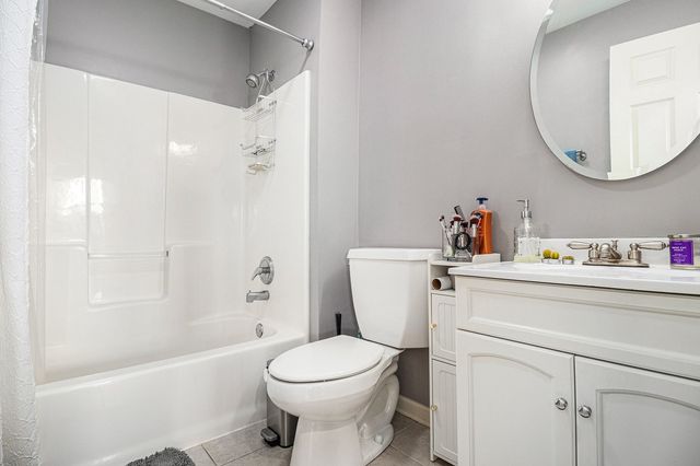 57 E Hattendorf Avenue 304, Roselle, IL 60172