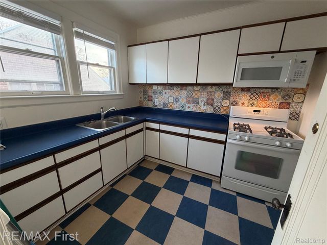 17185 Quincy Street, Detroit, MI 48221