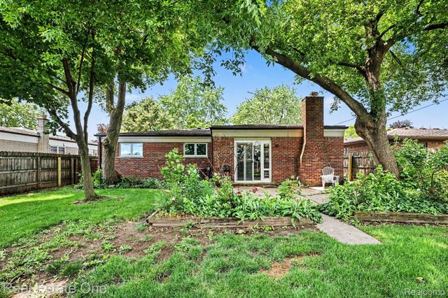 36424 Clifford Drive, Sterling Heights, MI 48312