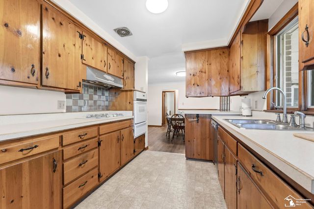 16022 Kennebec Street, Southgate, MI 48195