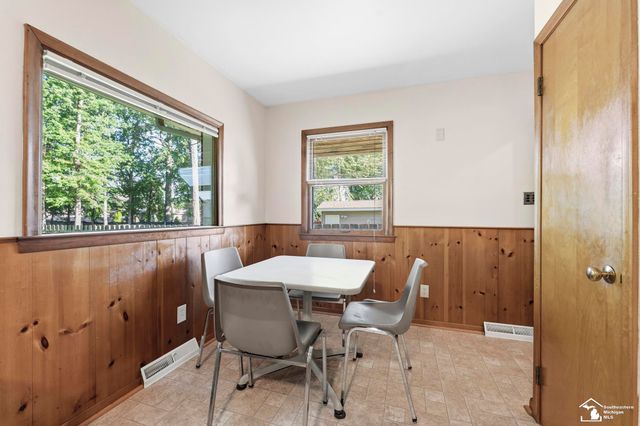 16022 Kennebec Street, Southgate, MI 48195