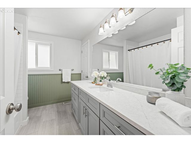 6425 Se HULL Ave, Milwaukie, OR 97267