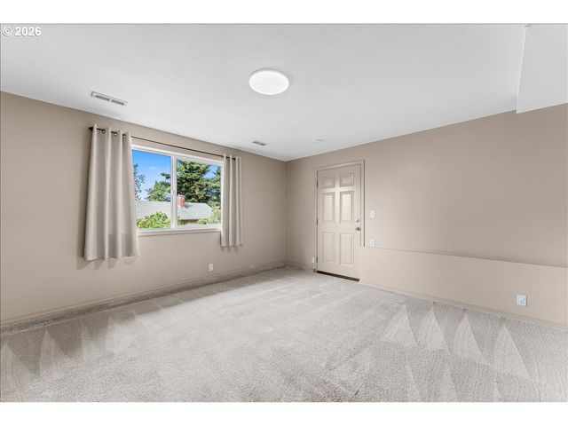 6425 Se HULL Ave, Milwaukie, OR 97267