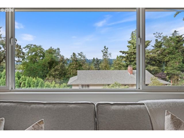 6425 Se HULL Ave, Milwaukie, OR 97267