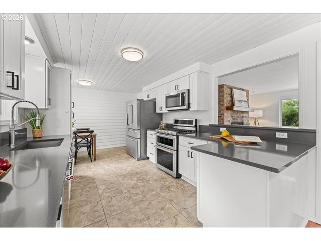 6425 Se HULL Ave, Milwaukie, OR 97267