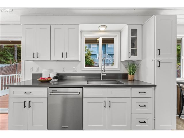 6425 Se HULL Ave, Milwaukie, OR 97267