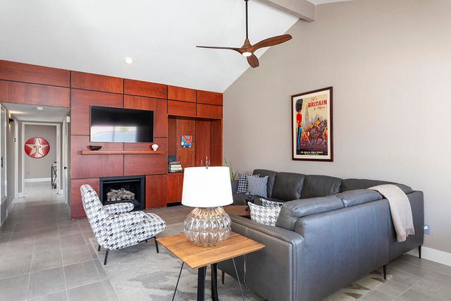 2218 N Sunshine Circle, Palm Springs, CA 92264