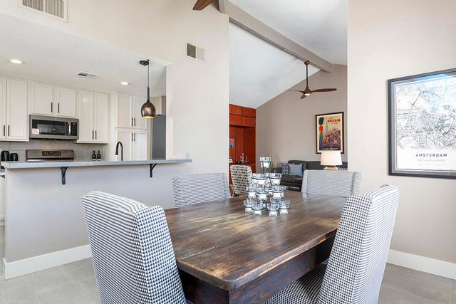 2218 N Sunshine Circle, Palm Springs, CA 92264